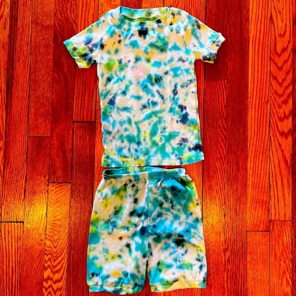 NEW Tie Dye Unisex Short Sleeve & Shorts Pajama Set 5T